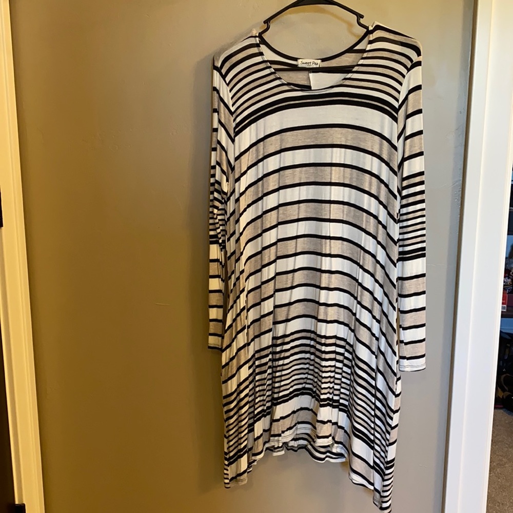 Medium long sleeve dress with pockets